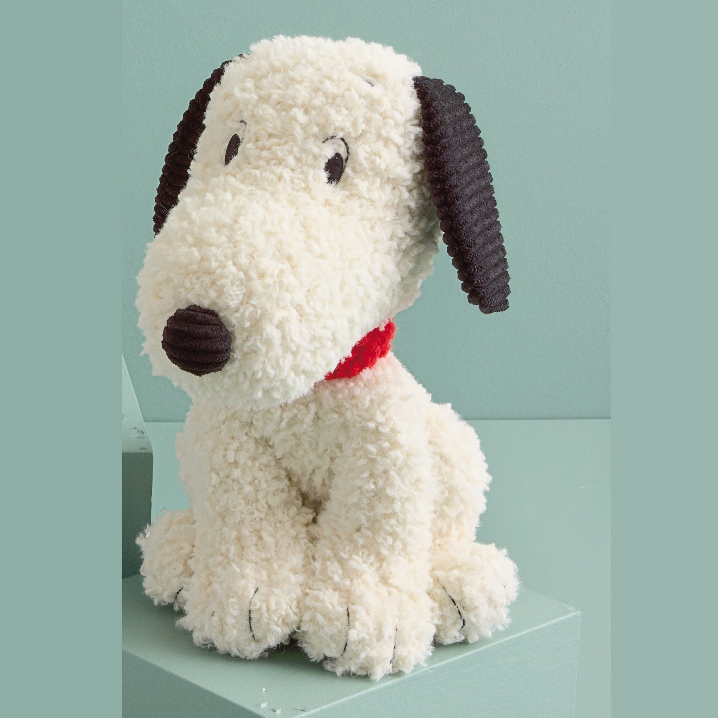 Peanuts® Snoopy Stuffed Animal With Corduroy Ears｜日本ホール 