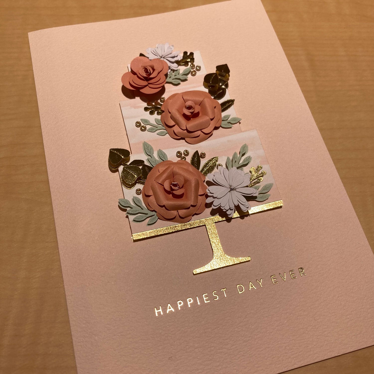 Signature ウェディングケーキとピンクローズ 結婚お祝い Happiest Day