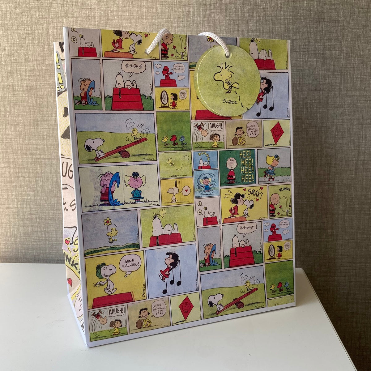 Midium Gift Bag スヌーピー ギフトバッグ Peanuts® コミック柄 – 日本