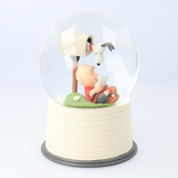 Peanuts(R) When Happiness Shows Up Snow Globe – 日本ホールマーク