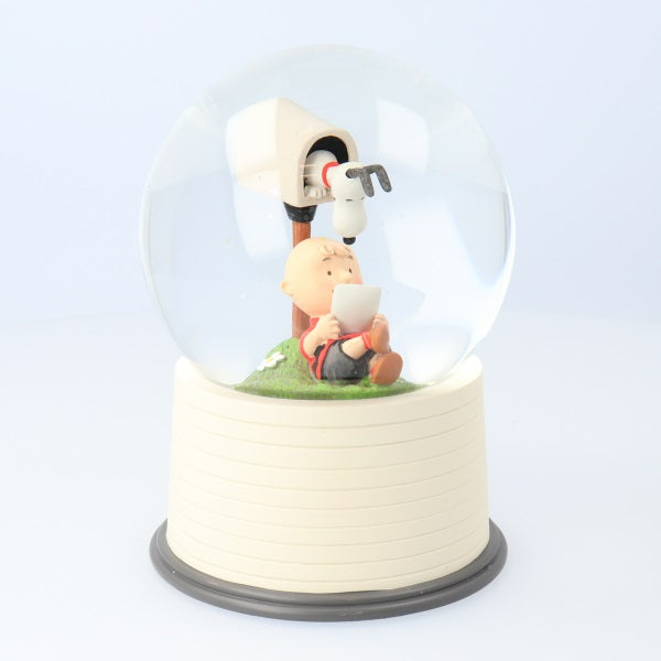 Peanuts(R) When Happiness Shows Up Snow Globe – 日本ホールマーク